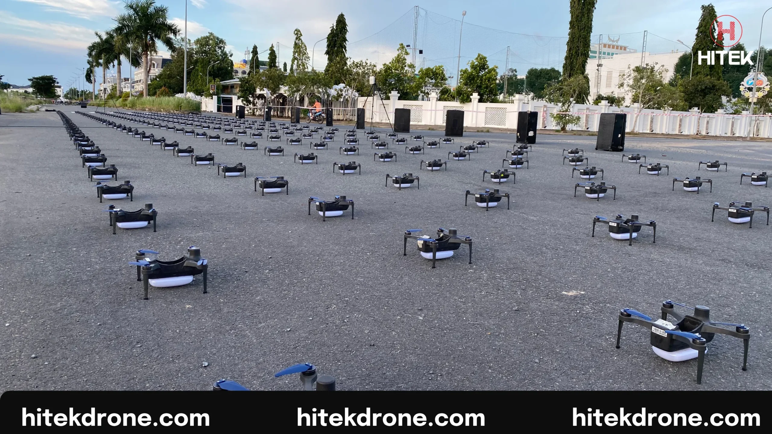 Lần đầu tiên người dân Cà Mau được trải nghiệm Drone Light Show